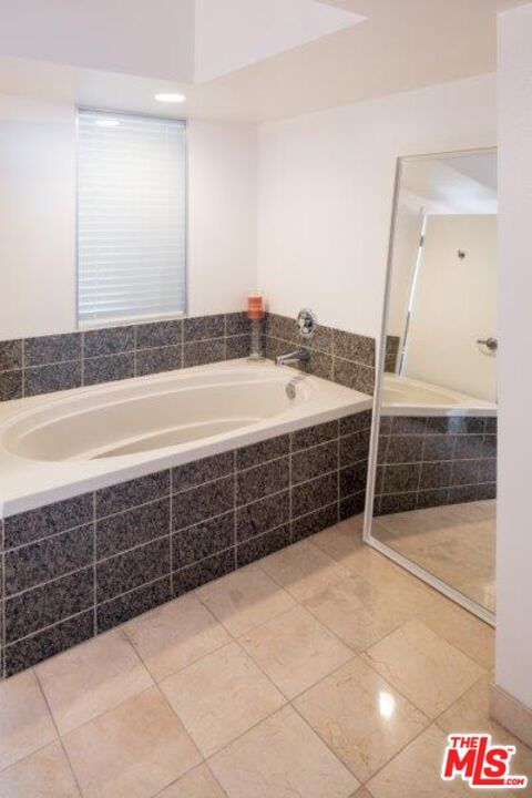 Marina Pointe photo 10