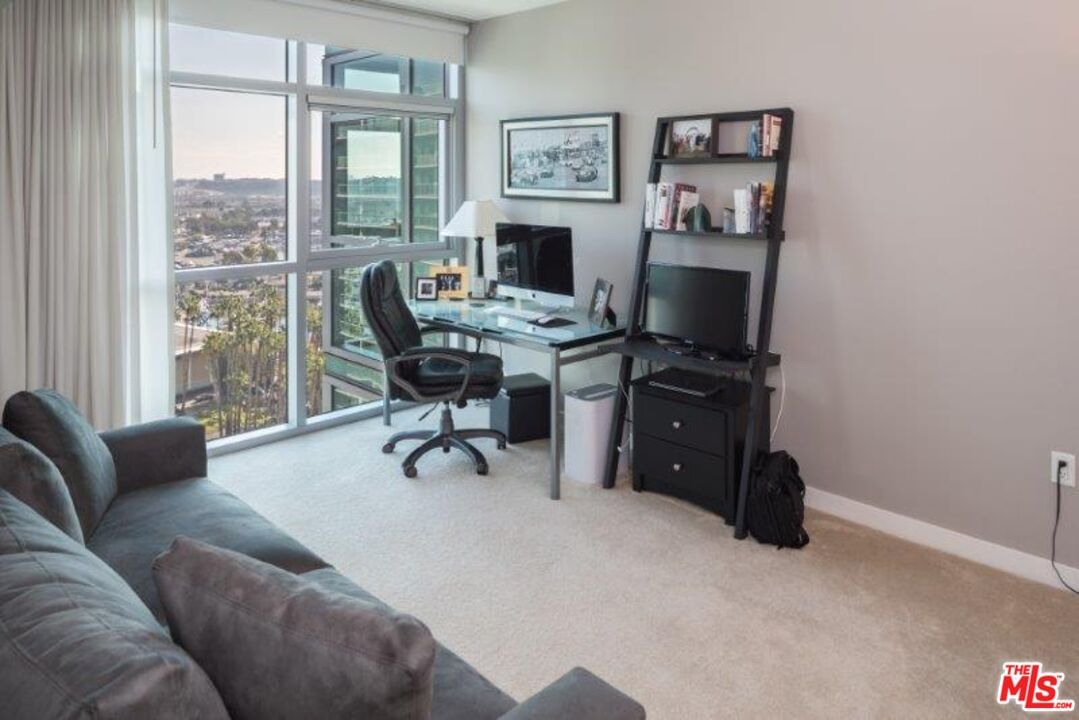 Marina Pointe photo 11