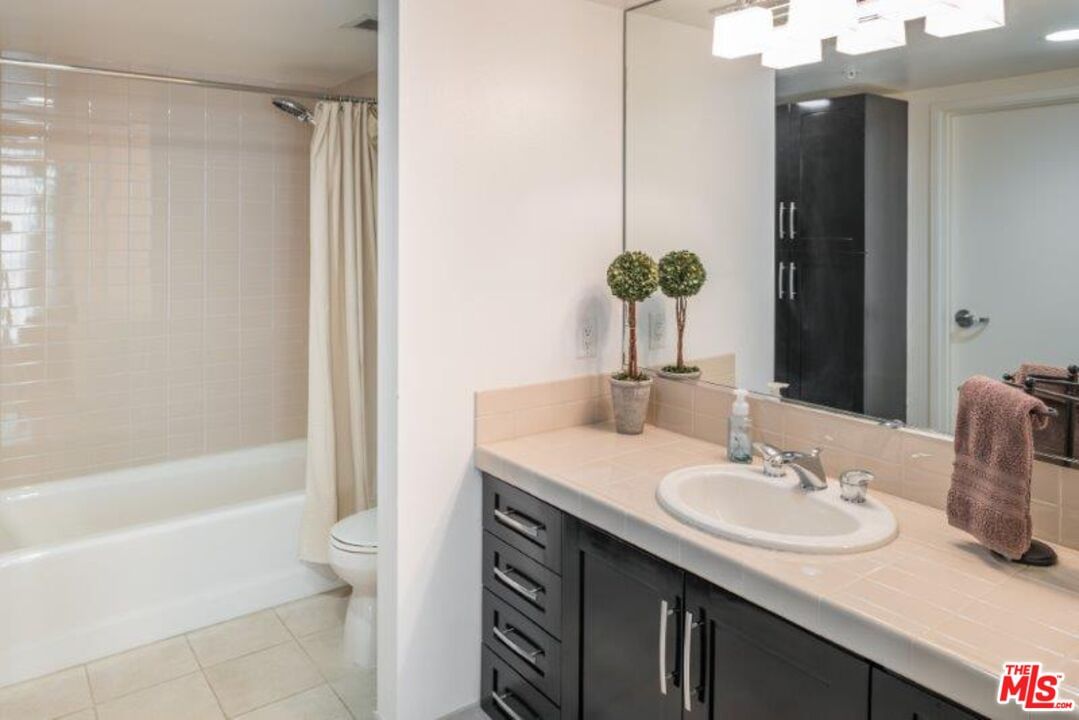 Marina Pointe photo 12