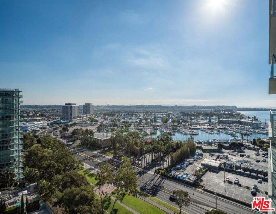 Marina Pointe photo 13