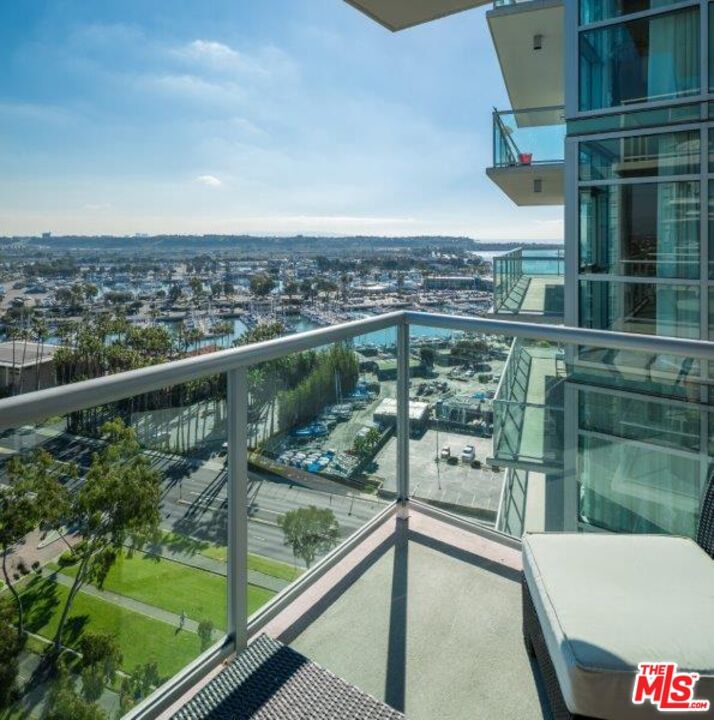 Marina Pointe photo 15
