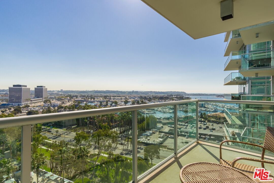 Marina Pointe photo 2