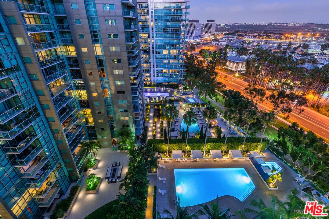 Marina Pointe photo 24
