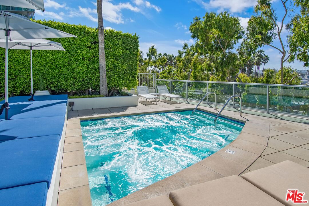 Marina Pointe photo 25