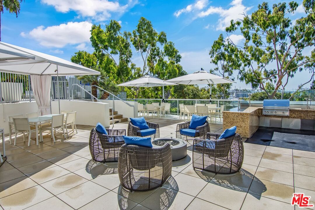 Marina Pointe photo 26