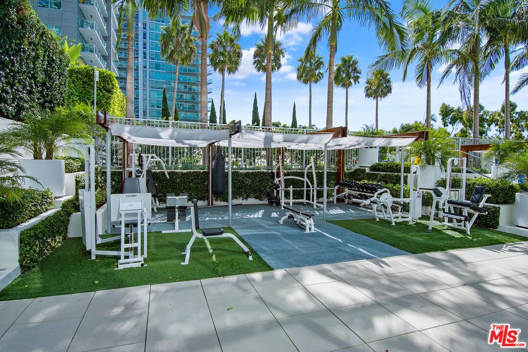 Marina Pointe photo 27