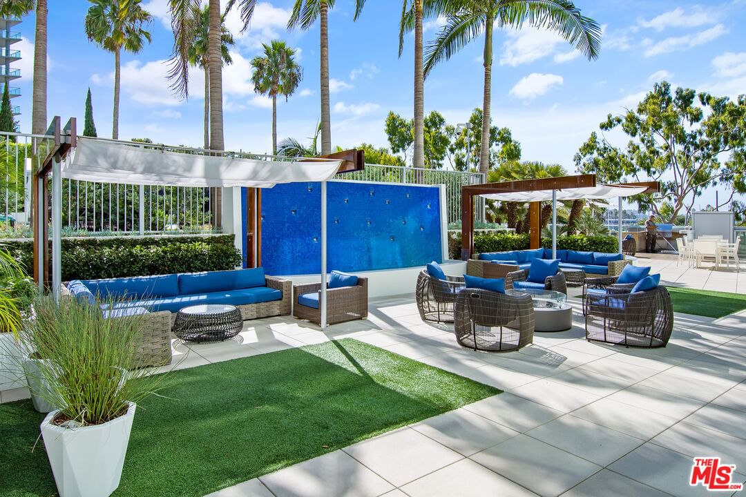 Marina Pointe photo 28