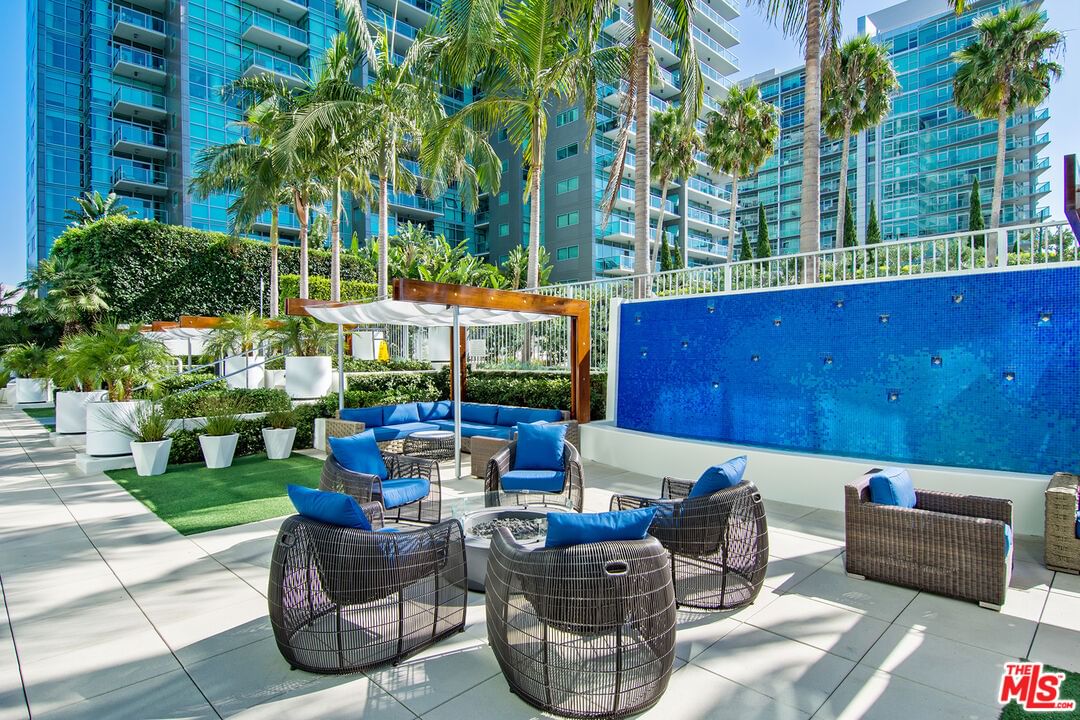 Marina Pointe photo 29