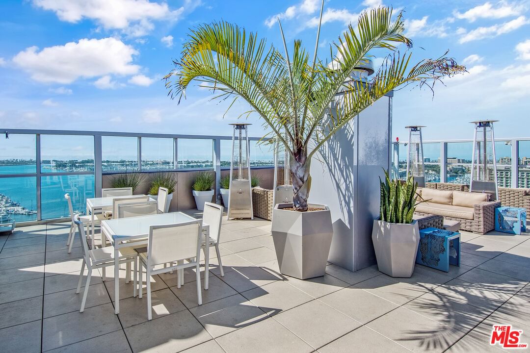 Marina Pointe photo 30