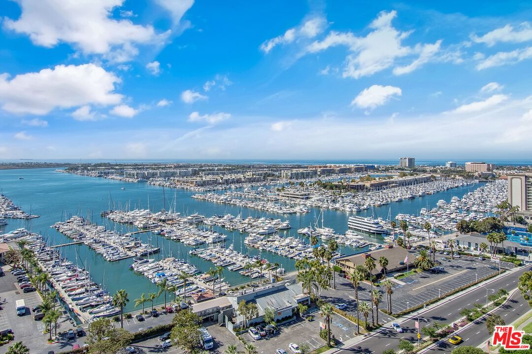 Marina Pointe photo 32