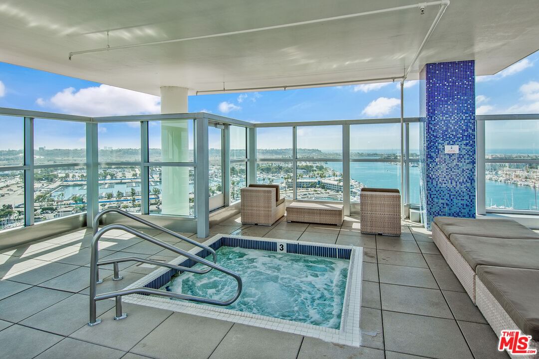 Marina Pointe photo 33