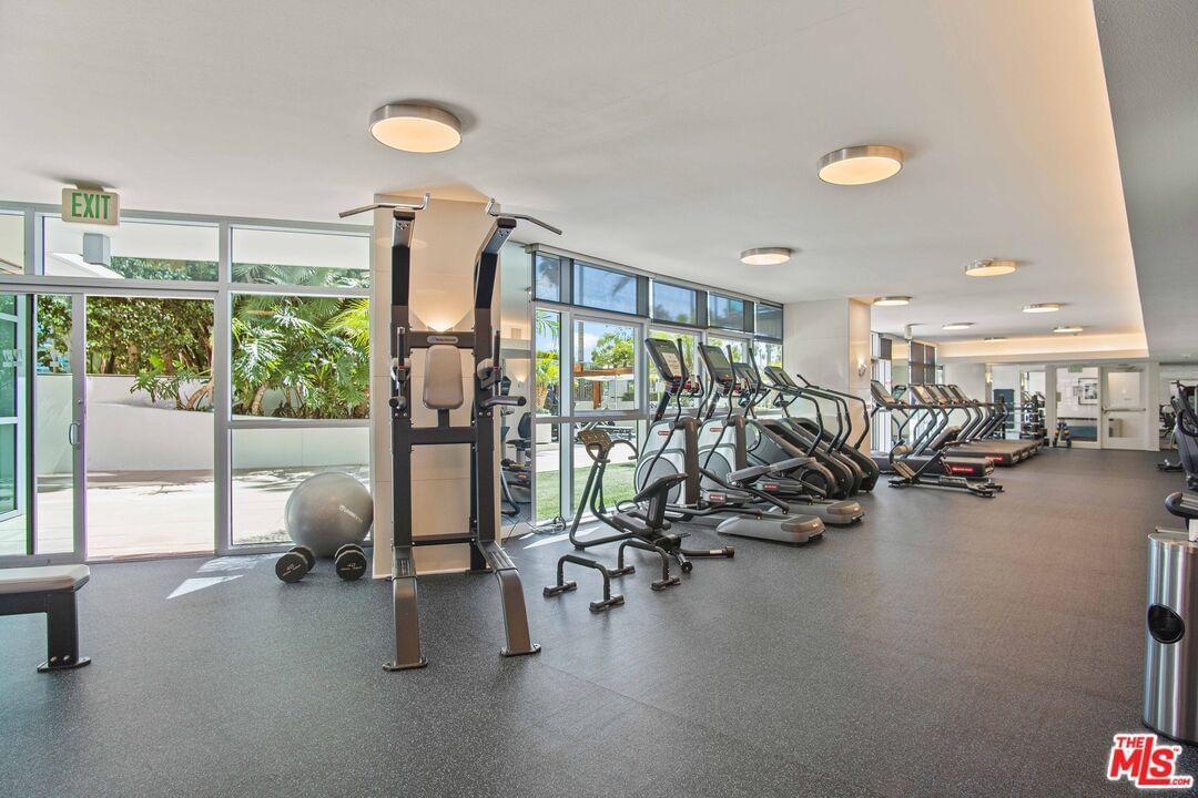 Marina Pointe photo 39