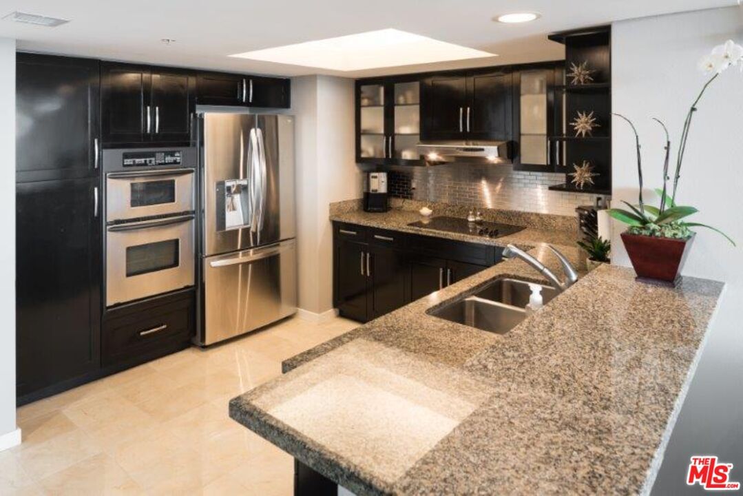 Marina Pointe photo 4