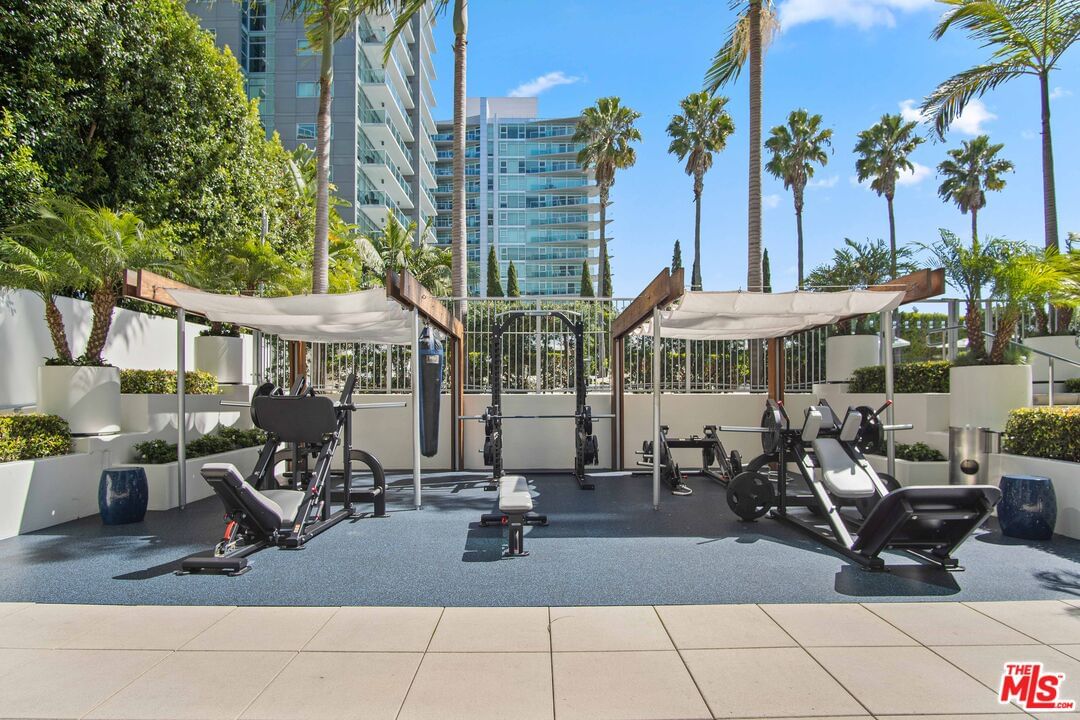 Marina Pointe photo 41