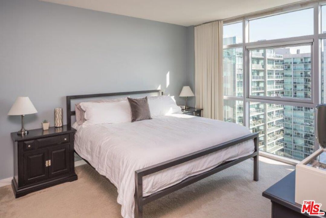 Marina Pointe photo 7
