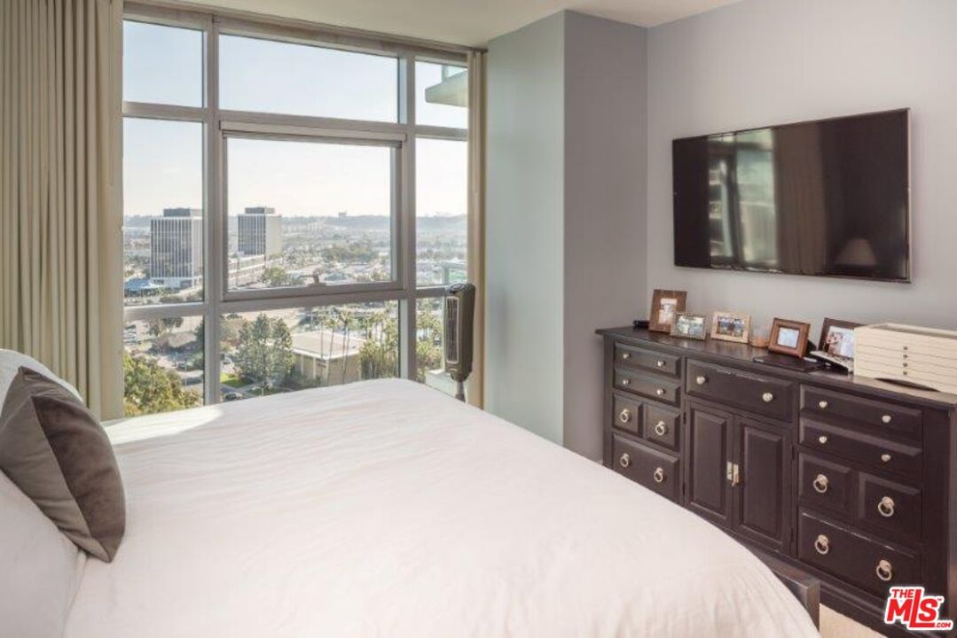Marina Pointe photo 8