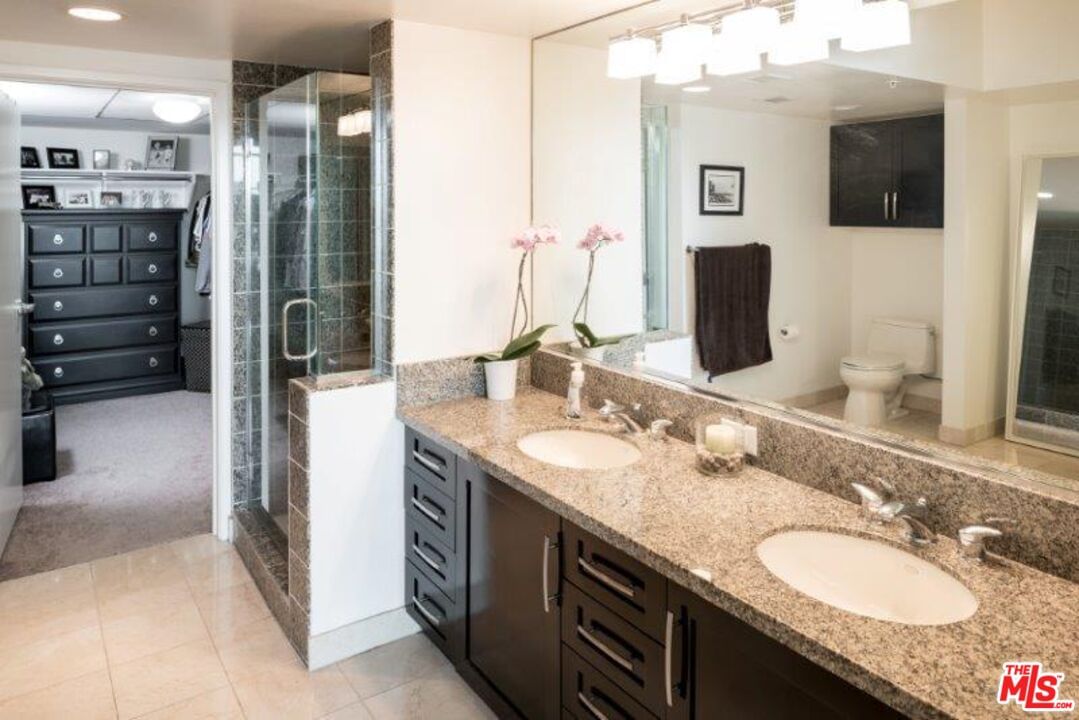 Marina Pointe photo 9