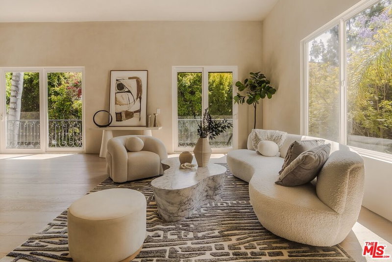 1969 Curson Pl