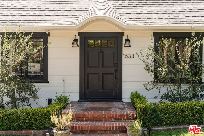 1633 Curson Ave