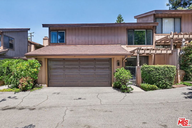 21 Northwoods Ln