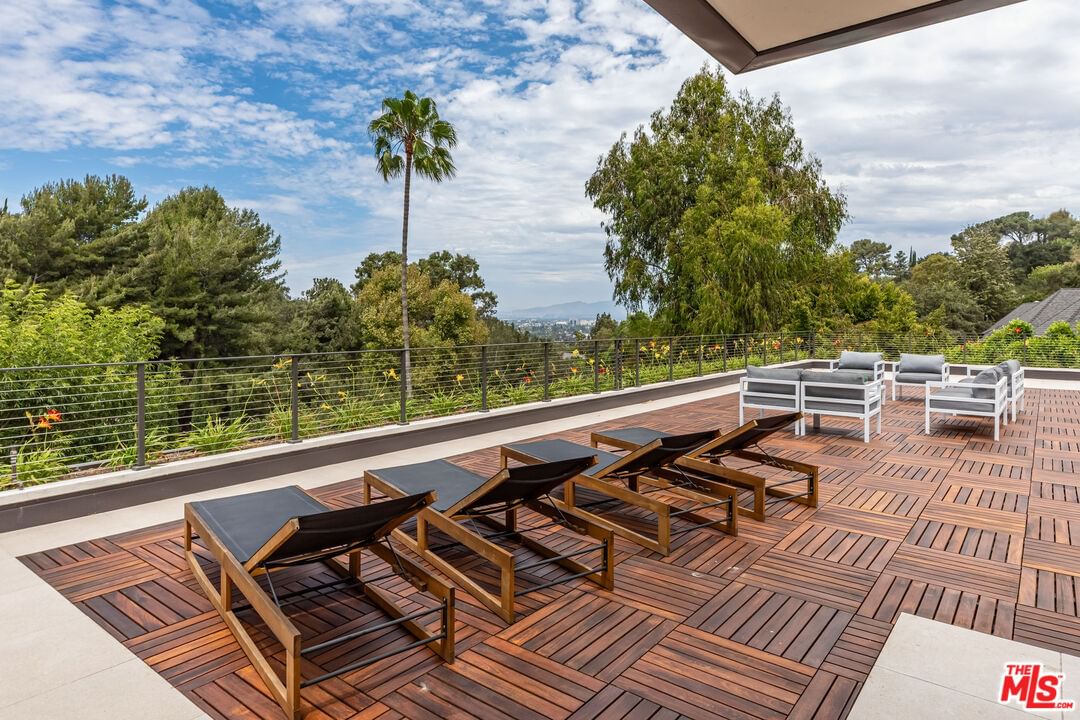 Hollyline photo 8