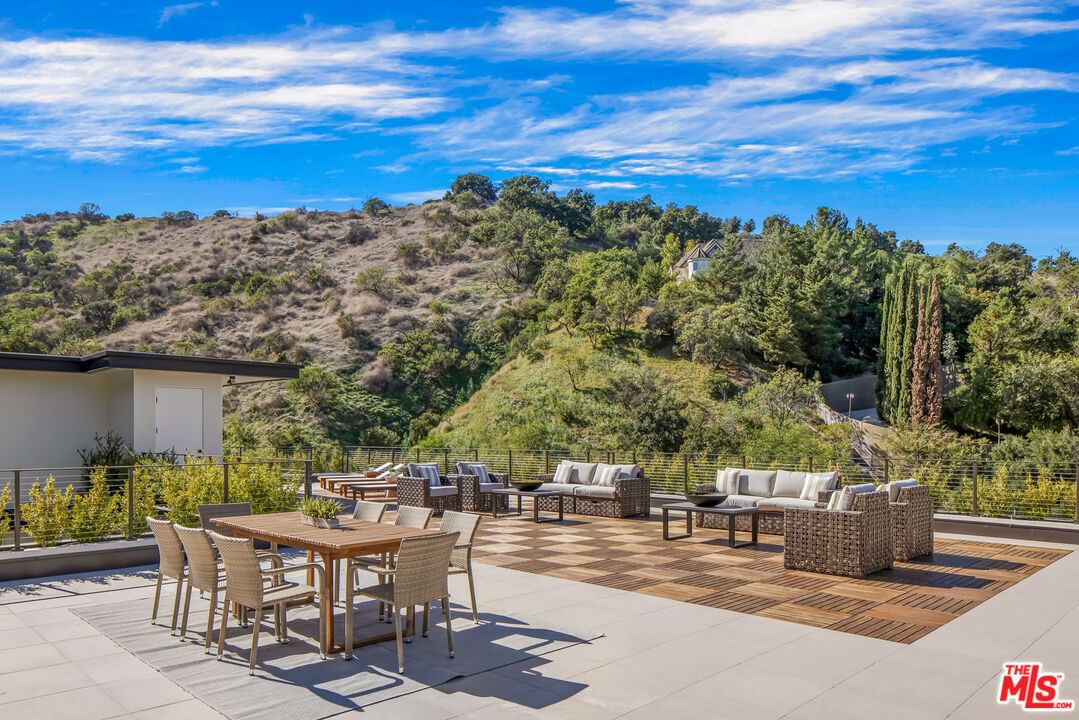 Hollyline photo 18