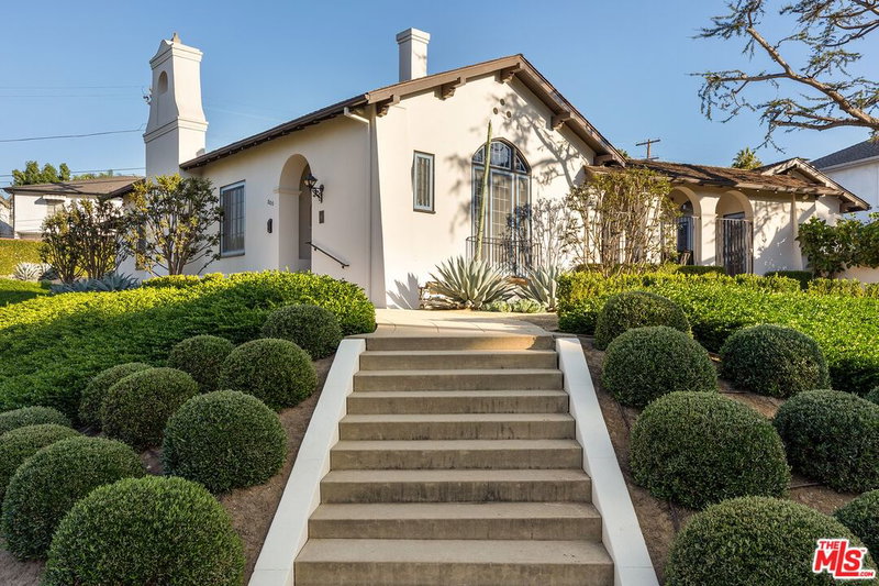 800 Plymouth Blvd