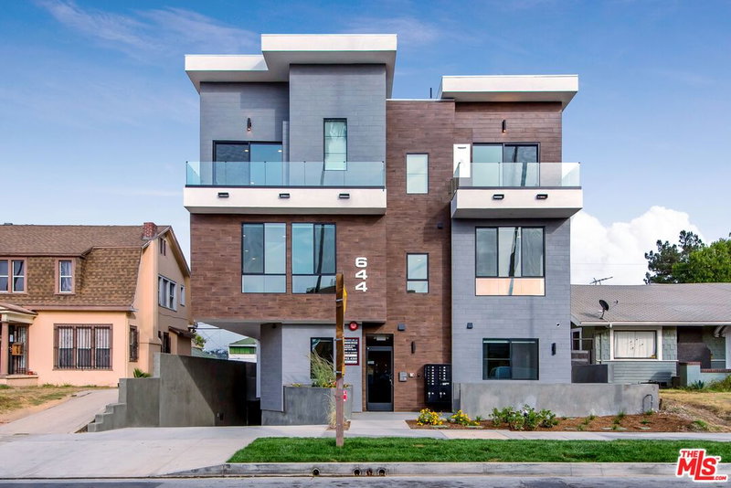 644 Normandie Ave