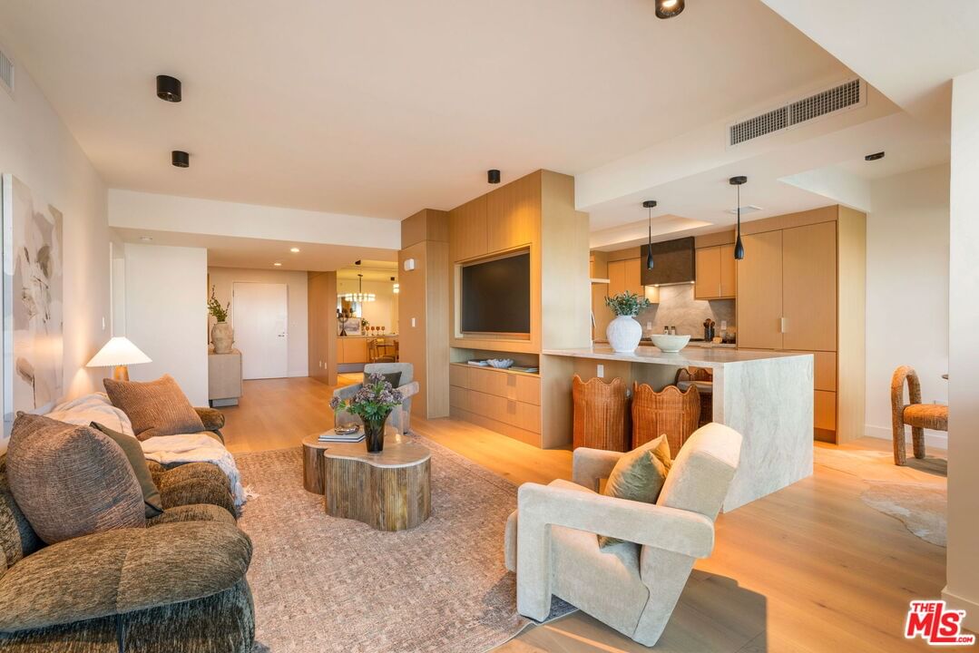 Marina Pointe photo 1