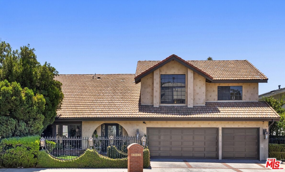 8004 Oceanus Dr