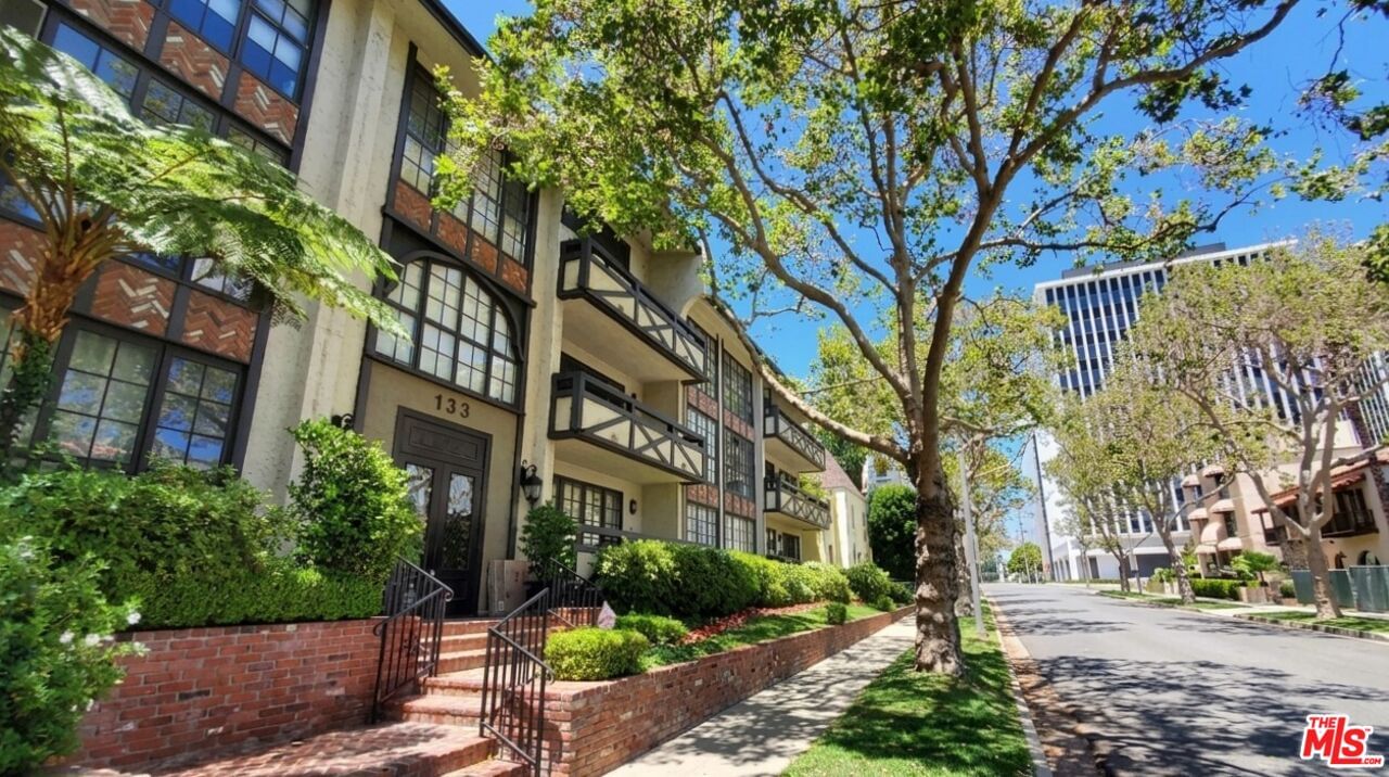 Oakhurst photo 17