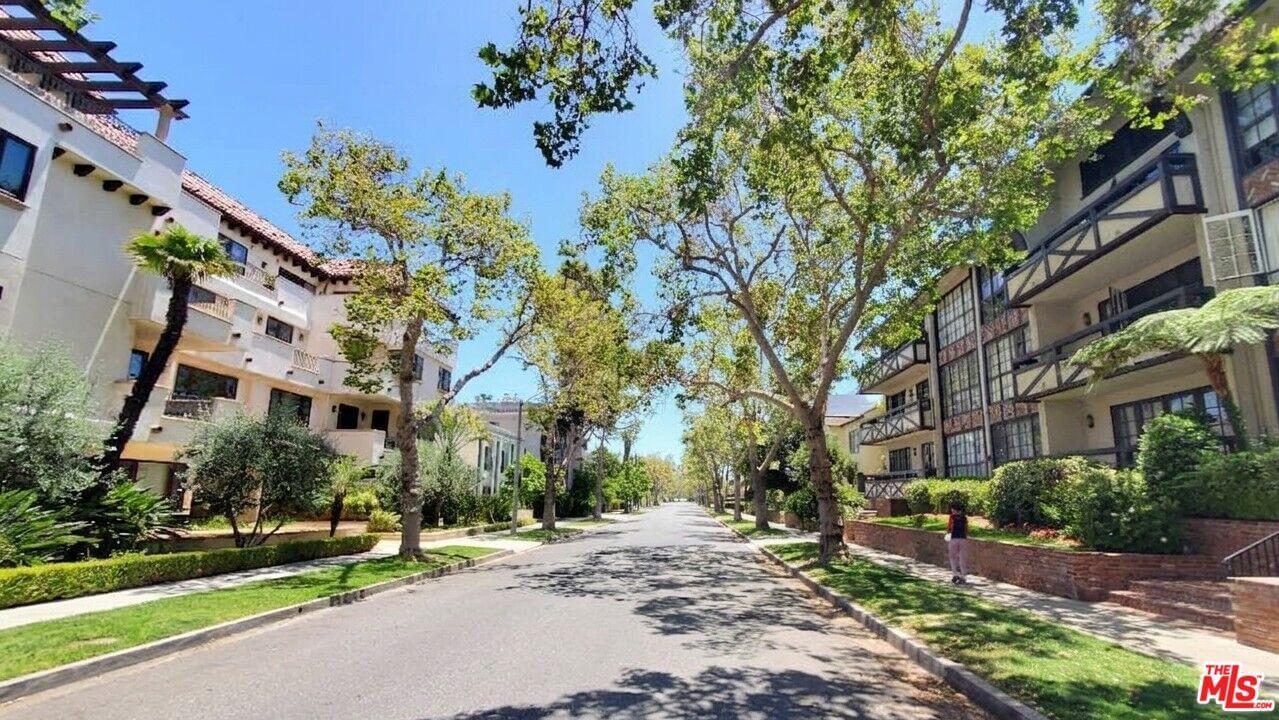 Oakhurst photo 18