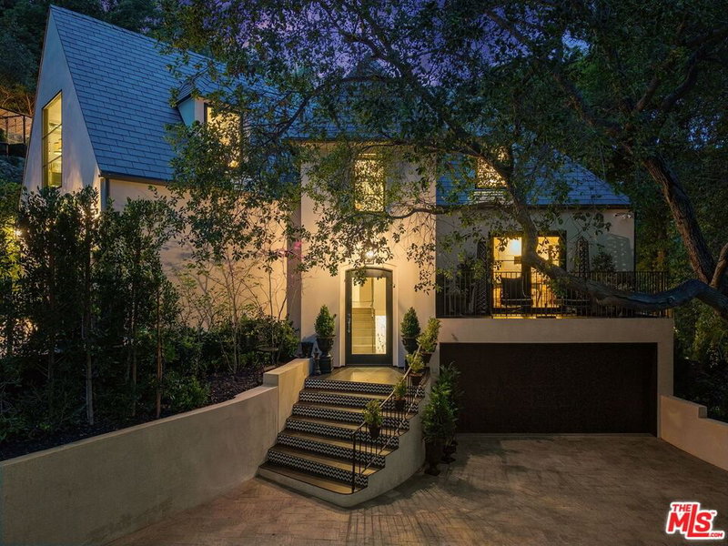 943 Moraga Dr