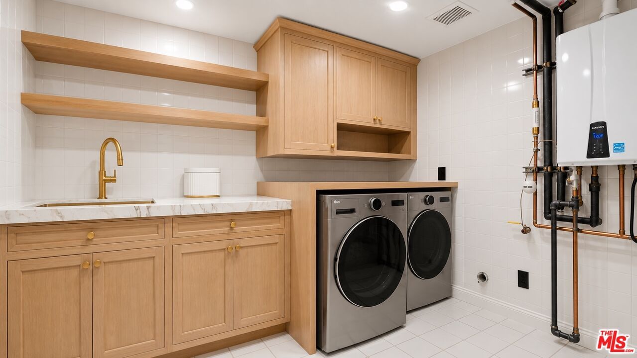 Almont photo 55