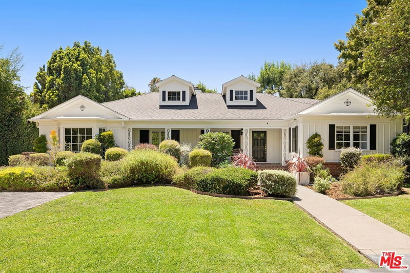 4825 Woodley Ave