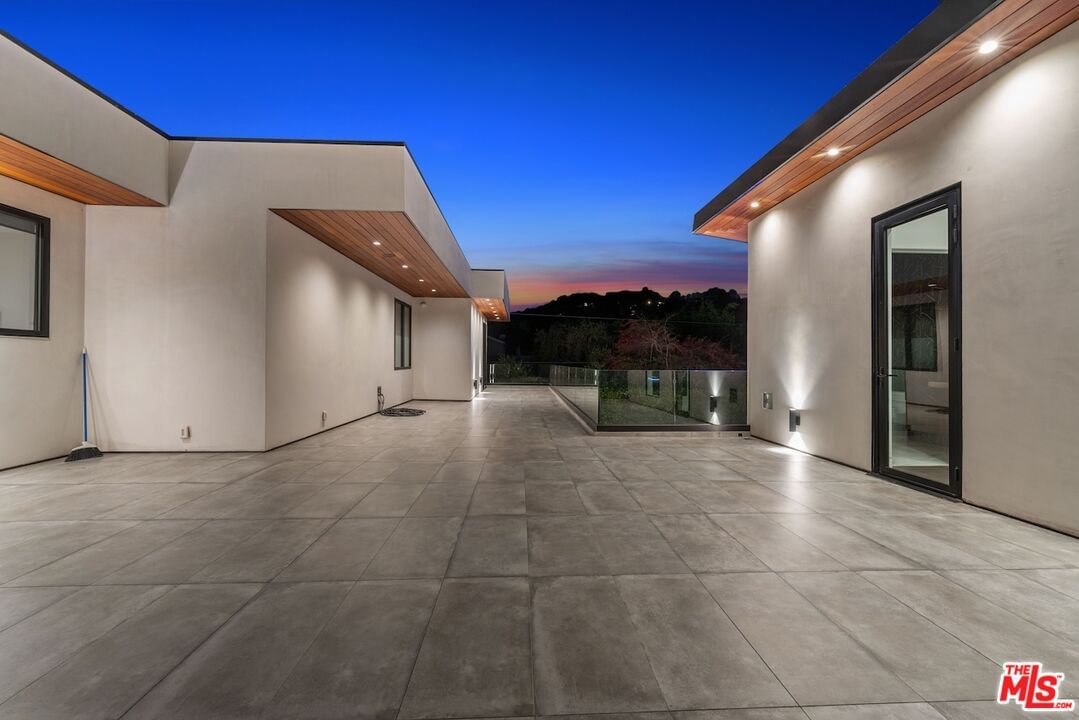Coldwater Canyon photo 32