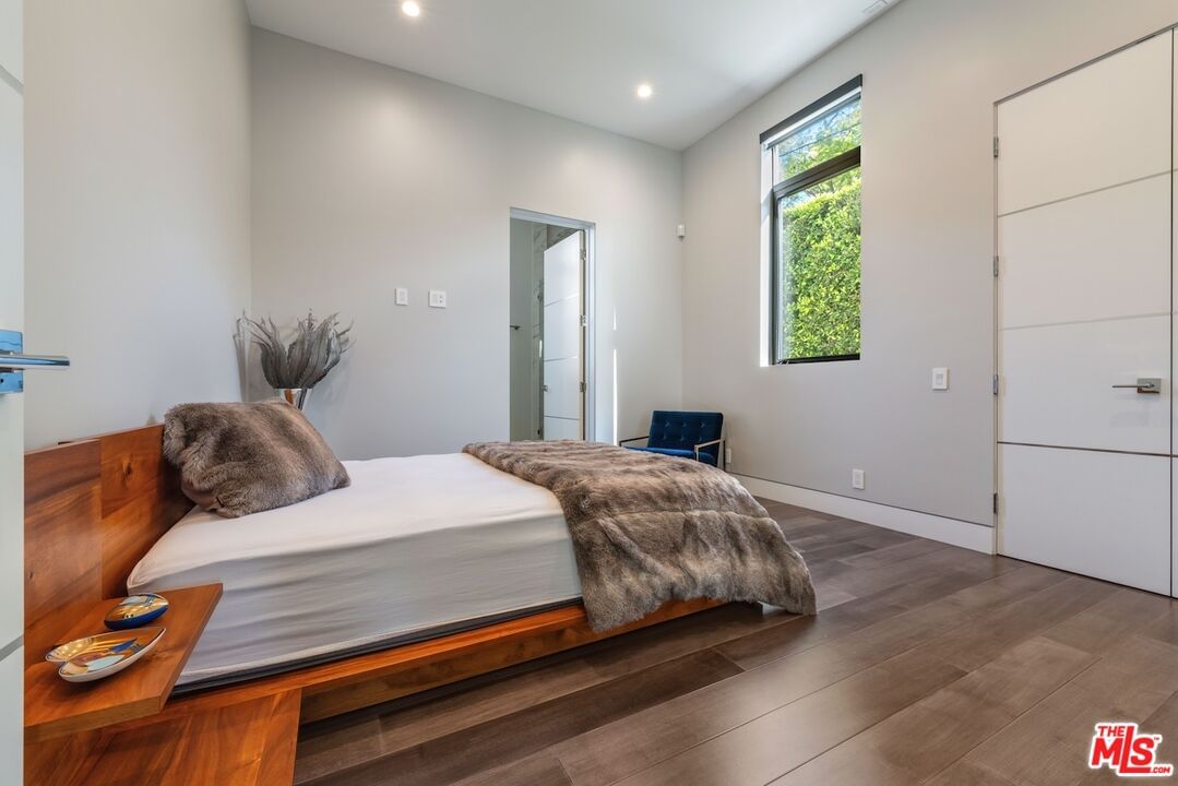 Coldwater Canyon photo 35