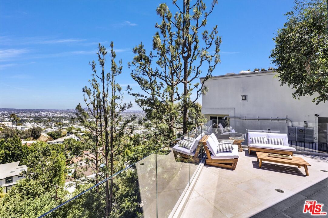 Hollywood photo 16