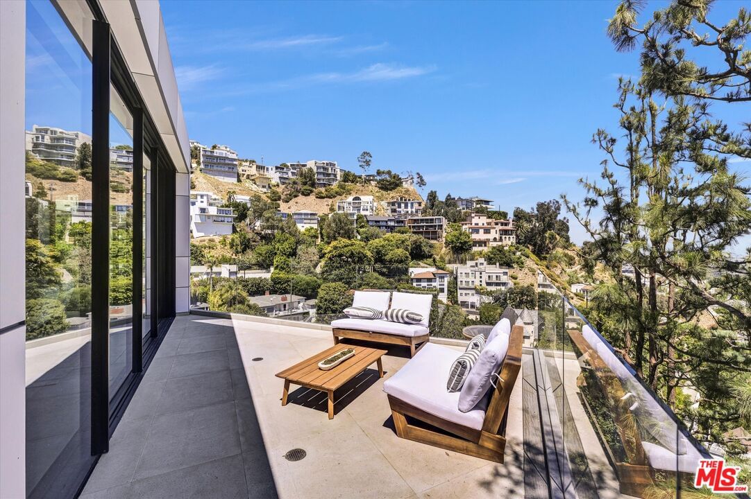Hollywood photo 17