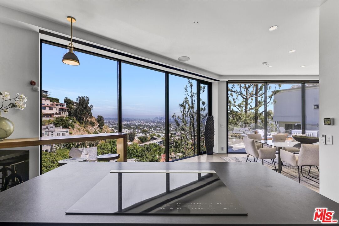 Hollywood photo 21