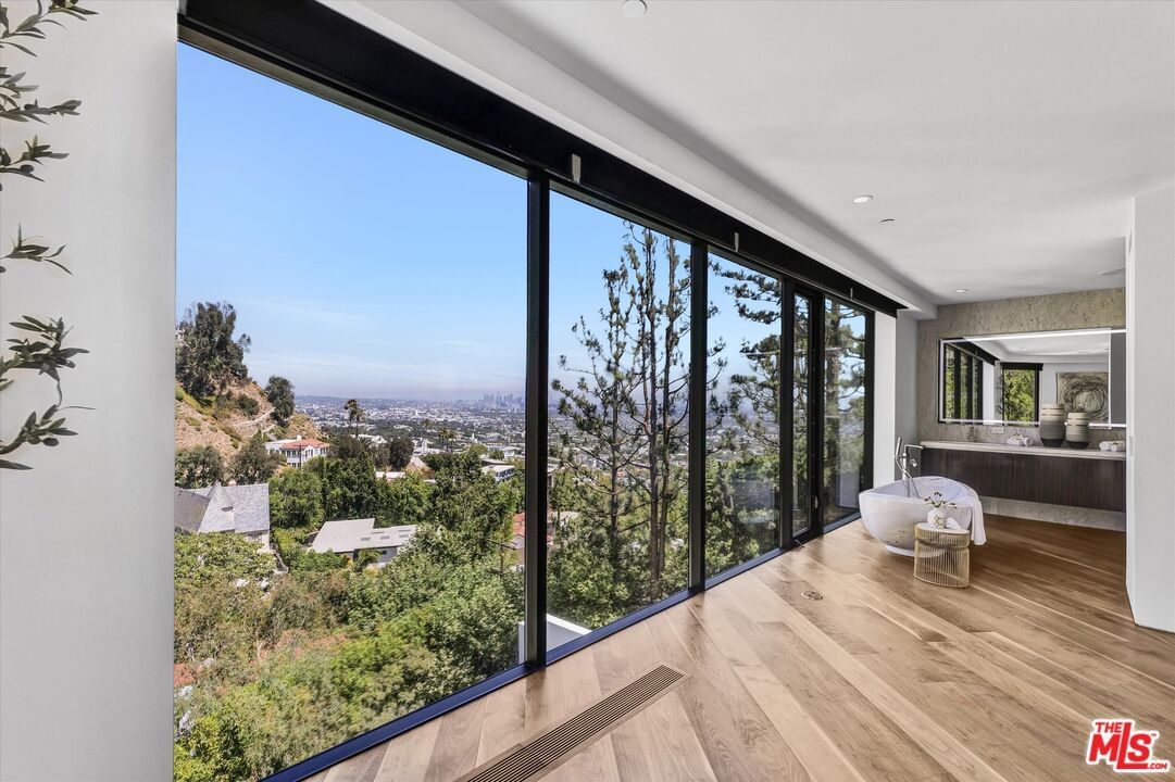 Hollywood photo 31