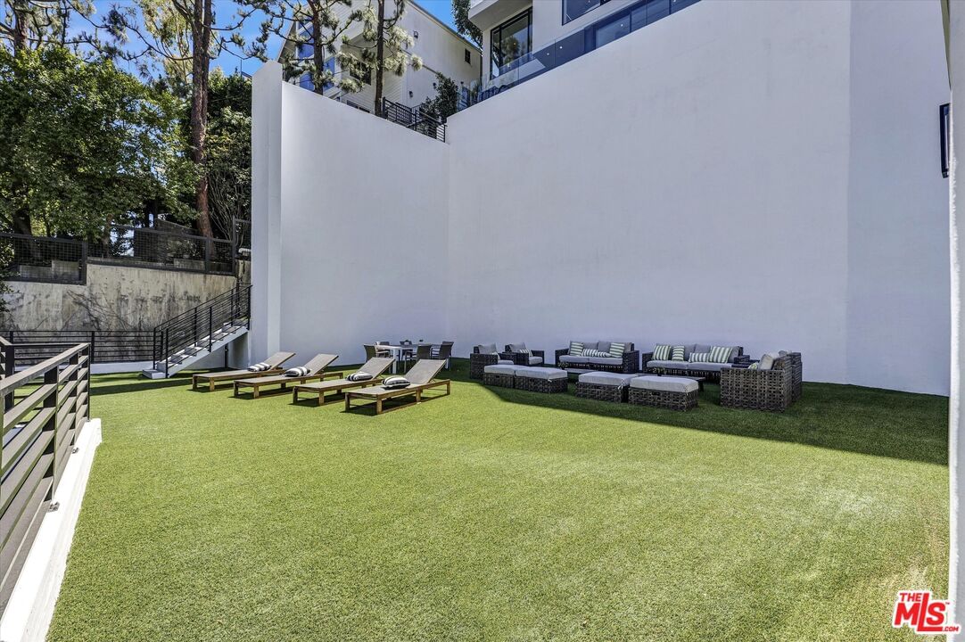 Hollywood photo 67