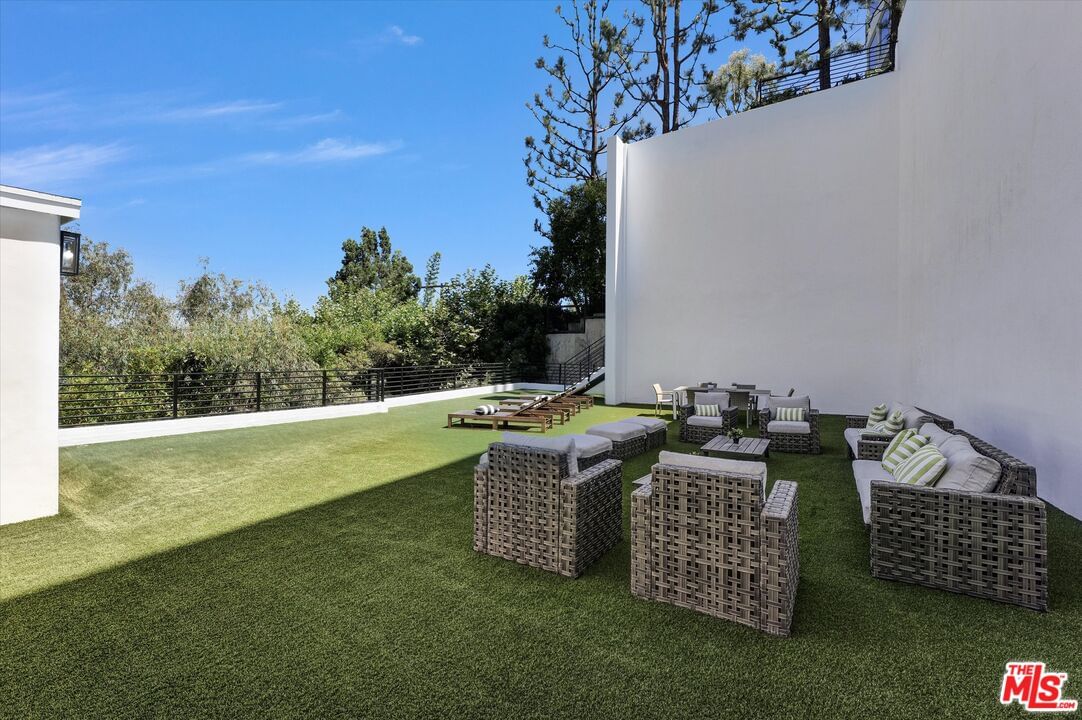 Hollywood photo 69