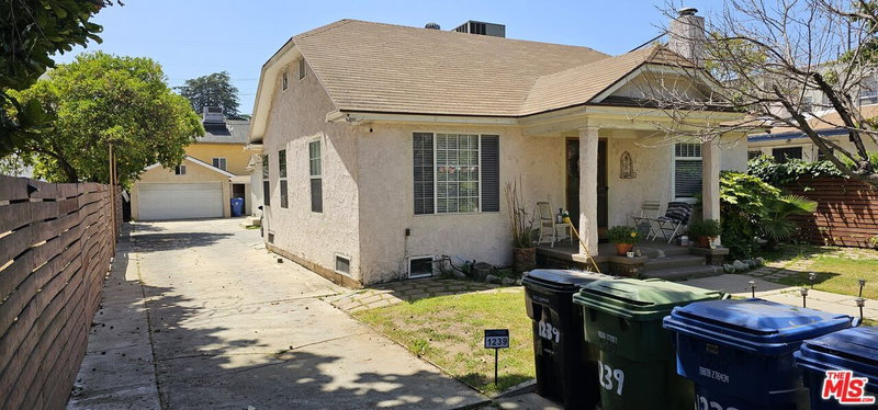 1239 Beachwood Dr