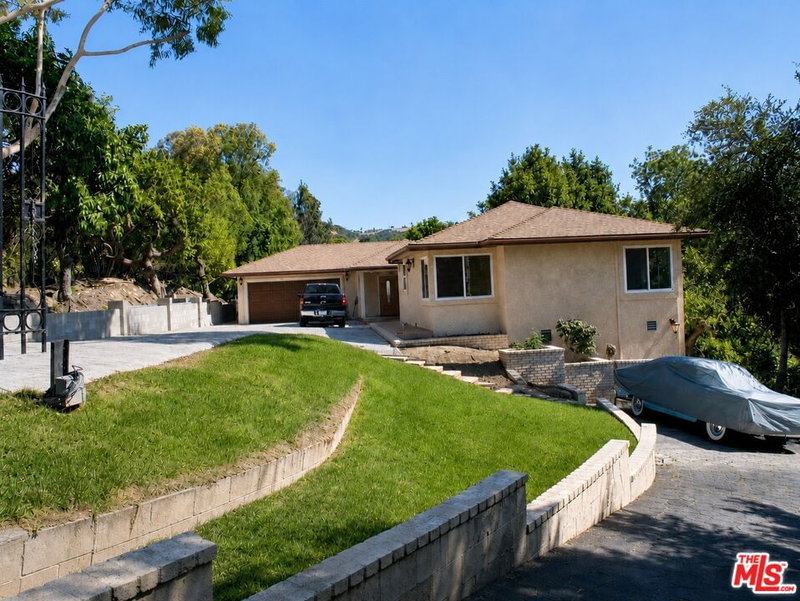 2631 Buenos Aires Dr