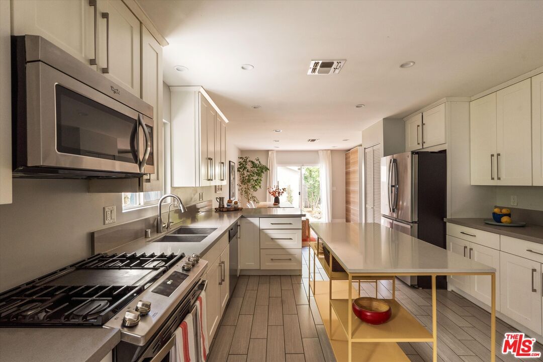 Marvin photo 5