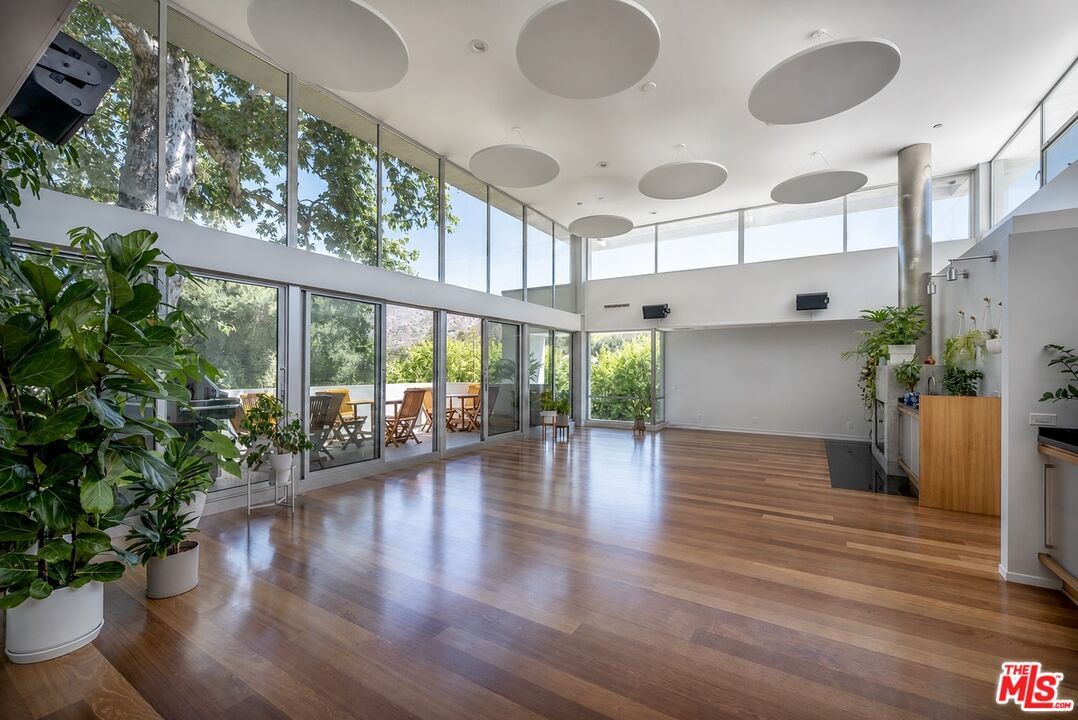 Mulholland photo 17