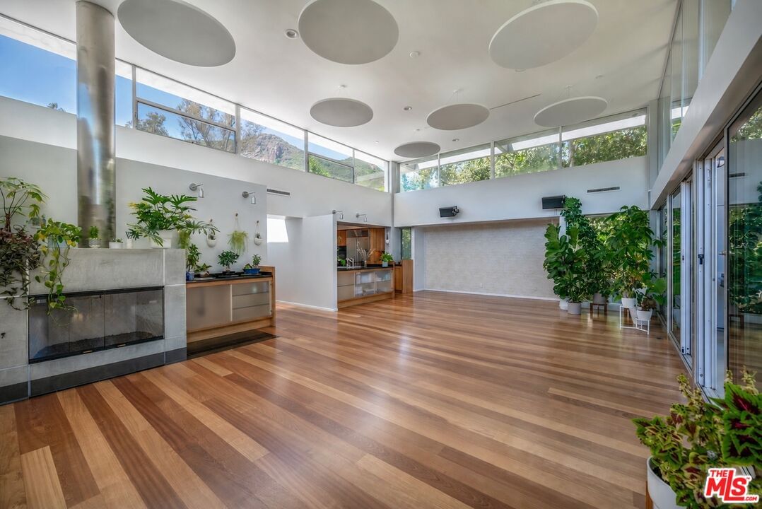 Mulholland photo 18