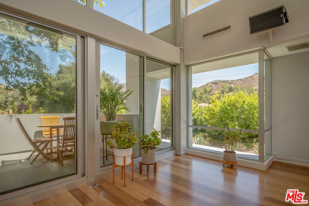 Mulholland photo 19