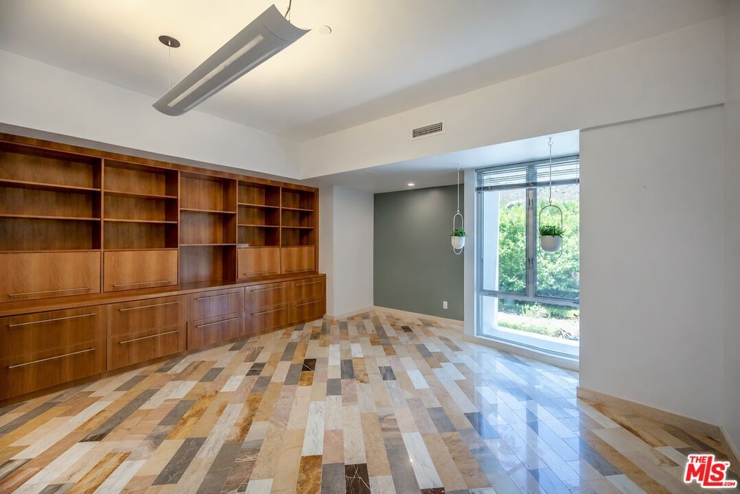Mulholland photo 25